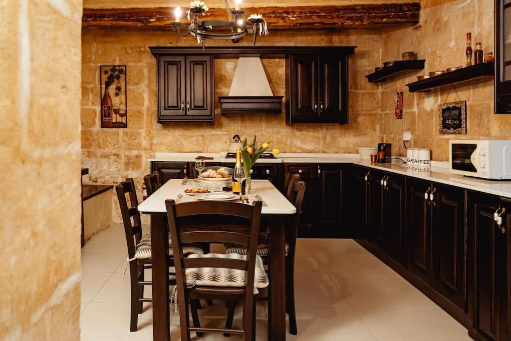 Enchanting 2bdr Townhouse In Centre! Appartement Valletta