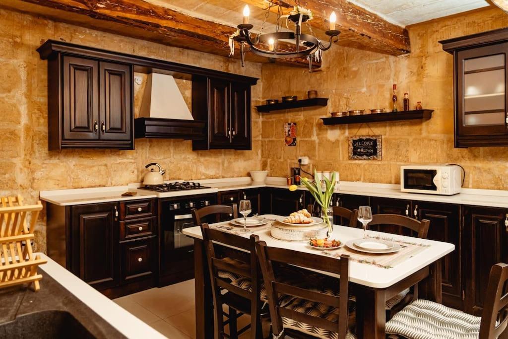 Enchanting 2bdr Townhouse In Centre! Appartement *