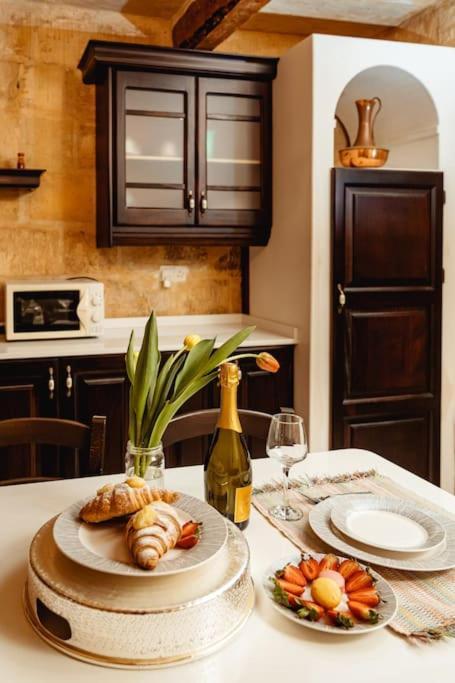 Enchanting 2bdr Townhouse In Centre! Appartement *